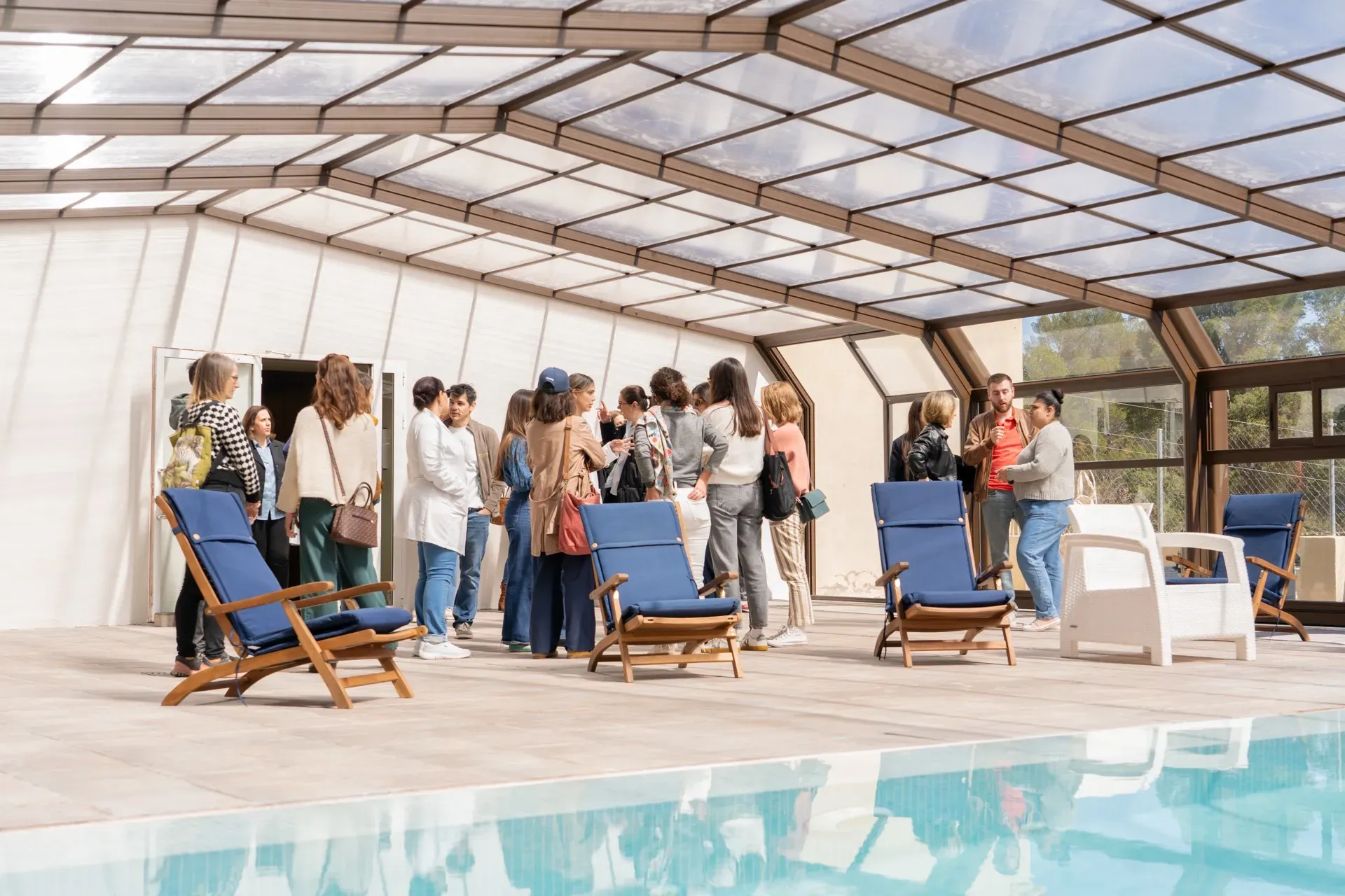 Group movement session by the thermal pool at Progevita